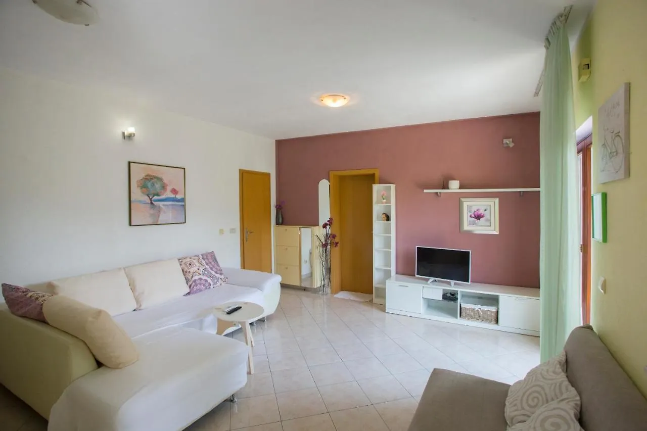 Apartment Lucy Сплит