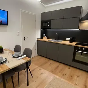 Sipsix - 2 Bedroom Flat In The Heart Of Apartment Budapest